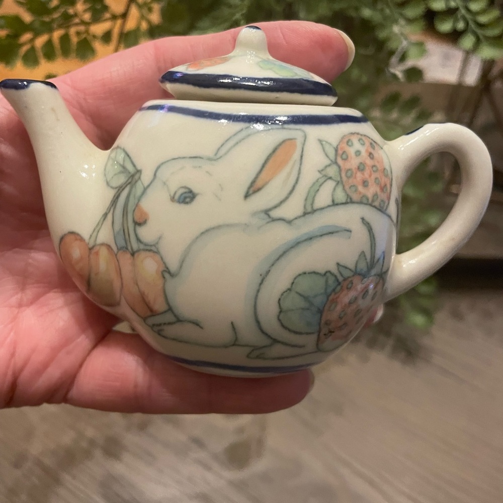 Mini bunny Tea pot